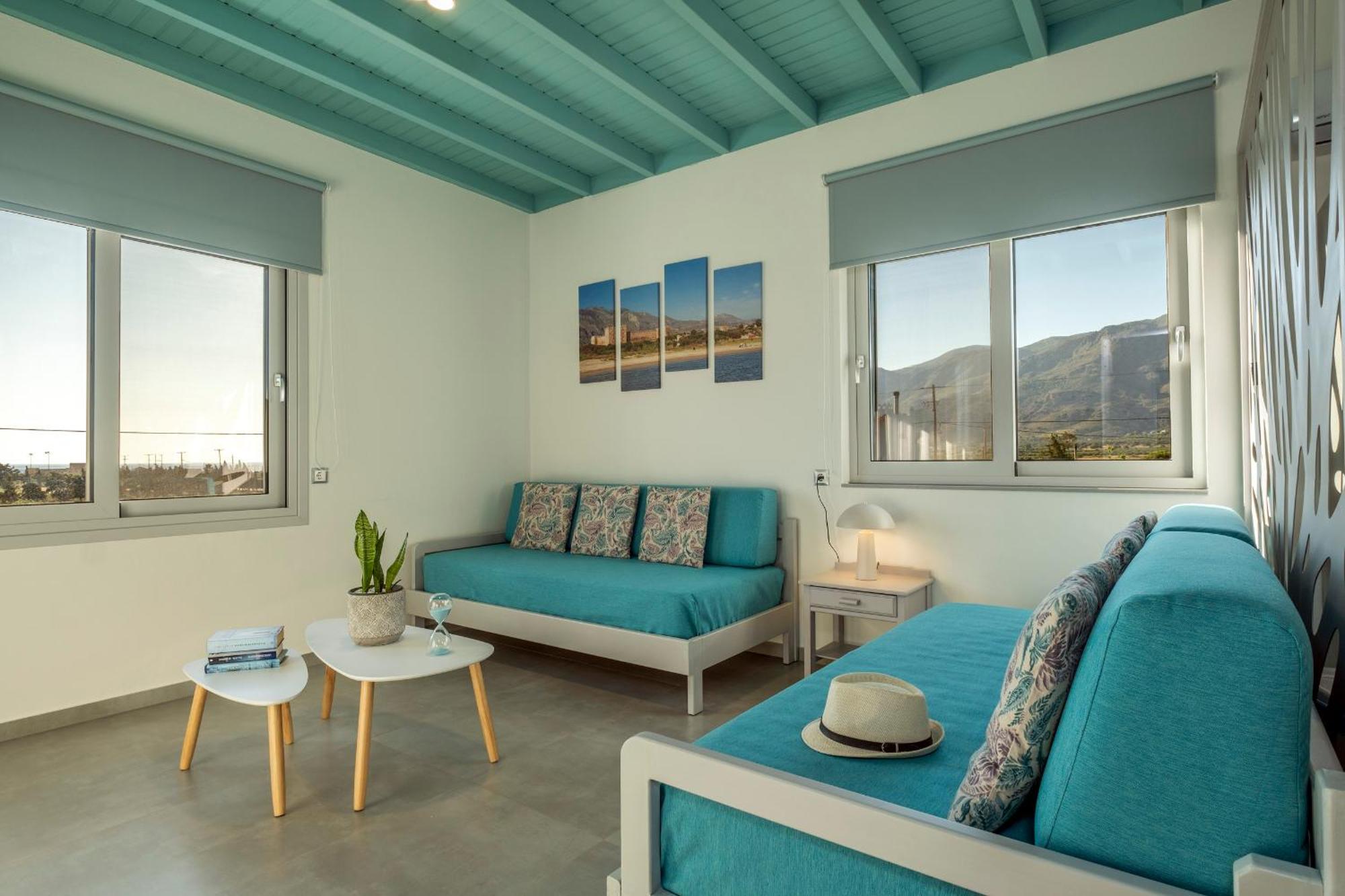 Paradisos Apartment *
